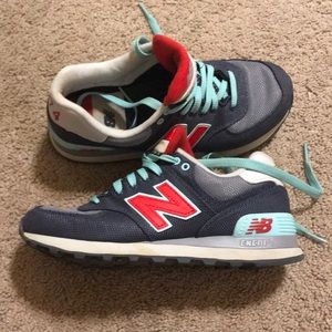 New balance tennis shoes